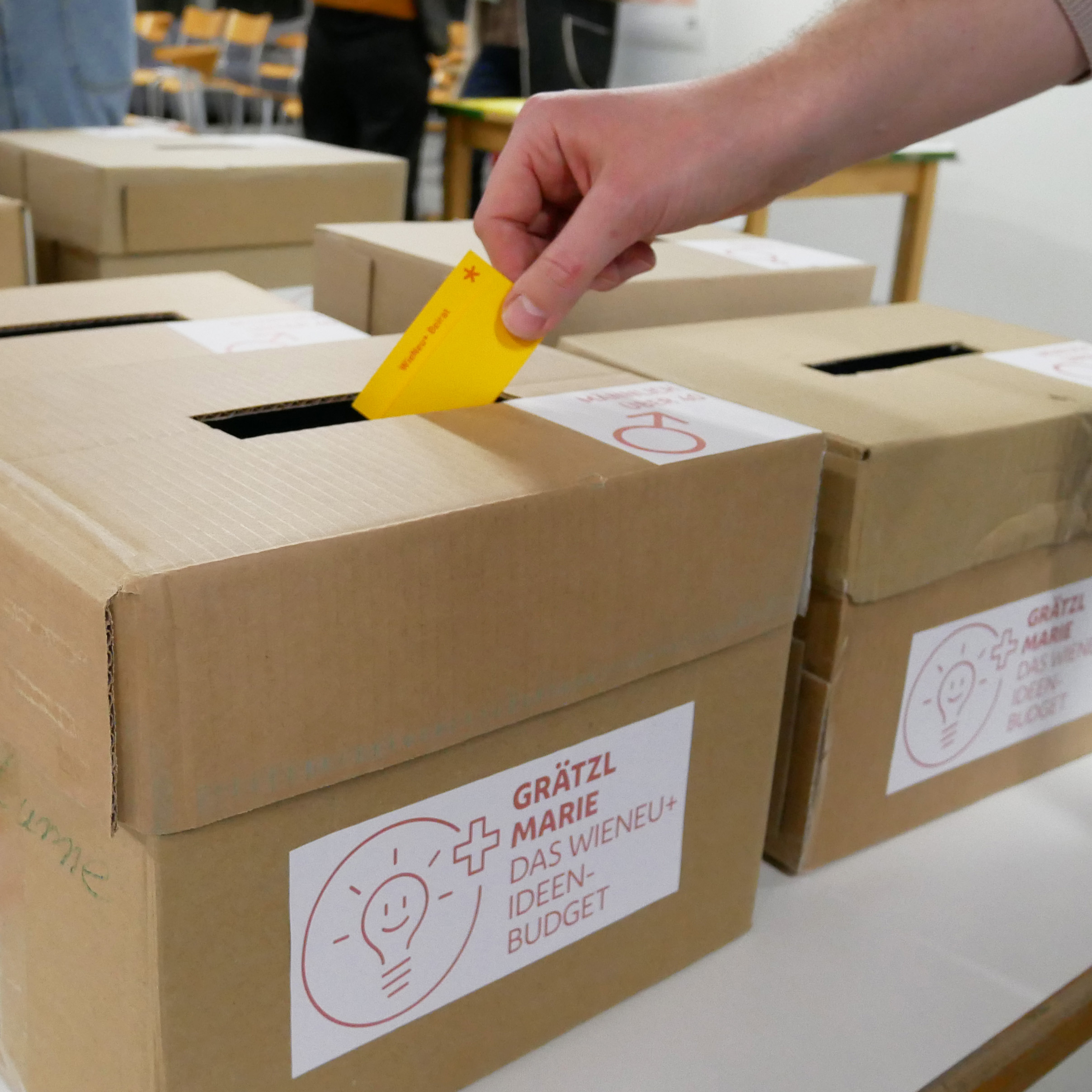 Symbolbild: Box, in die man seine Bewerbung für den WieNeu+ Beirat werfen kann