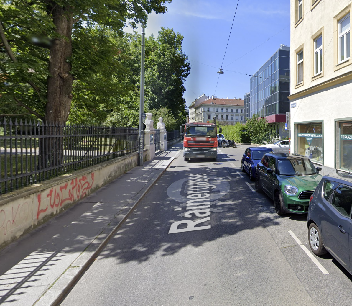 Gehsteig vor dem Palais